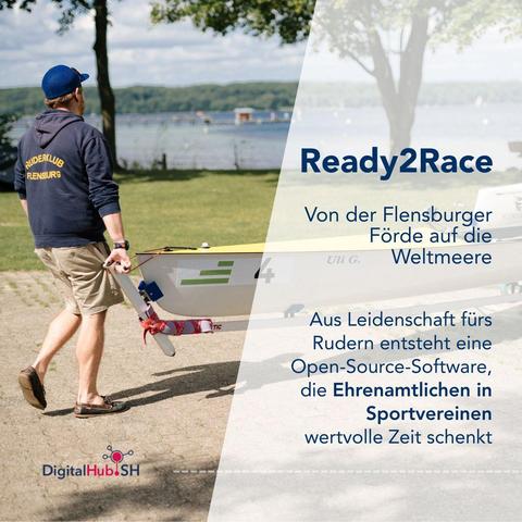 Eine männliche Person läuft über das Gelände des Flensburger Ruderklubs und trägt ein Ruderboot Richtung Küste.