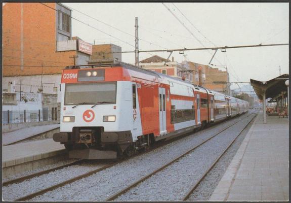 Printed colour postcard showing a view of the RENFE Serie 450 Unidad Eléctrica de Dos Pisos composed of 039M-R258, R-259-R20, R-260-040-M at Badalona in Barcelona on 21 August 1994.

Published by Eurofer-Amics del Ferrocarril, Barcelona, No 458.

Postally unused.

Good condition, with slight corner bumps.