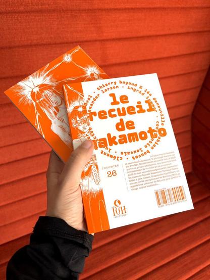 En ce #vendredilecture vous avez l'option de commander « Le recueil de Nakamot » sorti en mai dernier aux éditions @pvheditions@lire.im Il m'a notamment permis de découvrir Luc Victor, dont je vais chercher le dernier bouquin chez mon libraire tout à l'heure. 🙂 📖 

Critique de l'ouvrage (dans lequel nous signons une nouvelle avec Léa Deneuville) ci-dessus cité par ici : https://www.laliberte.ch/articles/culture/livres/un-recueil-fantastique-pour-reflechir-a-notre-societe-1172680

#lecture #livre #nouvelle #fantasy #sciencefiction #anticipation #littérature