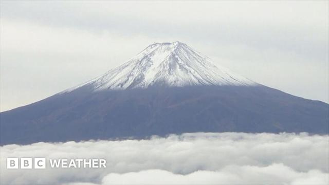 Thin, blue banner promoting the Cooler Than Me? weather game with text saying: "Play: Cooler Than Me? The new guessing game from BBC Weather"