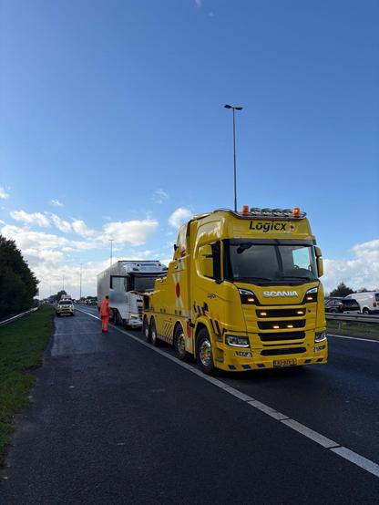 De hulptroepen zijn aanwezig op de A59 bij Den Bosch-Maaspoort