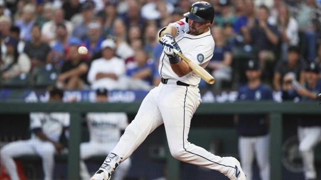Raleigh's 39th home run leads Mariners to snap Brewers' 11-game win streak