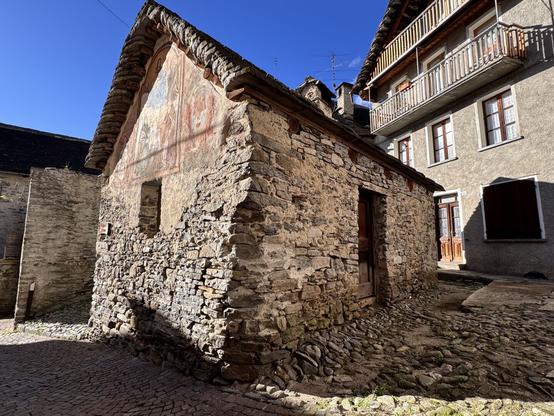 Antico caseggiato in pietra adibito a forno per la panificazione.