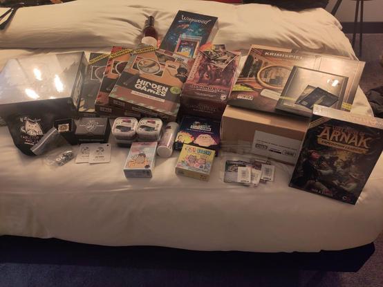 Ausbeute von Tag 2. Lost Ruind of Arnak: Leaders; mehrere Hidden Games; Wispwood; Gloomhaven Upgrade Set (1st auf 2nd Edition), uvm