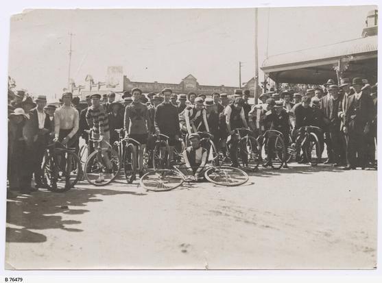 A crowd of cyclists in Broken Hill from over a century ago