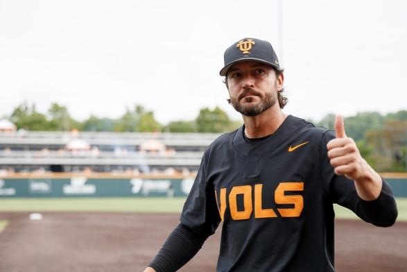 San Francisco Giants to hire Tennessee's Tony Vitello as new manager