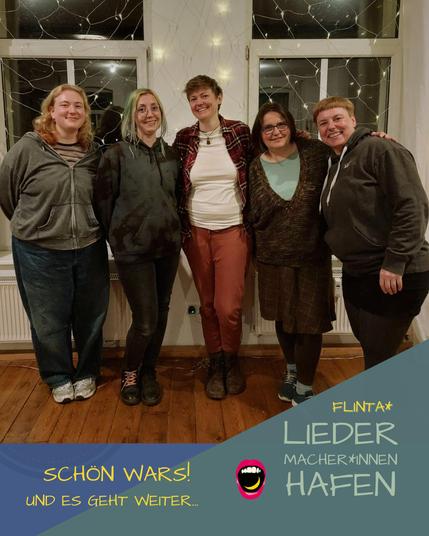 5 FLINTA*s, Arm in Arm beim letzen Hafen Treffen.