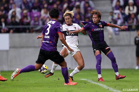 鹿島は3試合連続の引き分けとなったが、順位表のトップを守っている