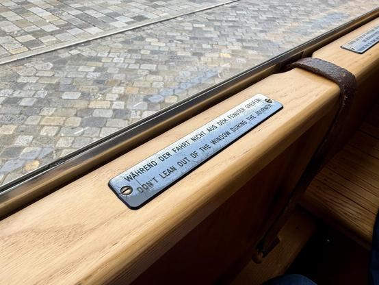 Die Fenster lassen sich öffnen, aber bei dem schröcklichen Herbstwetter heute wollte niemand davon Gebrauch machen.