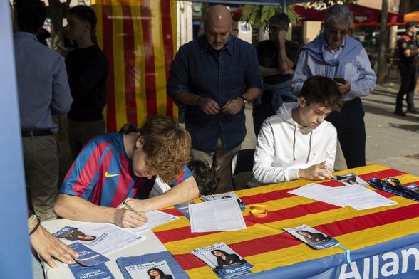 El partido de Sílvia Orriols organiza un "supersábado" de carpas informativas en 42 localidades de Cataluña con las elecciones municipales en el punto de mira