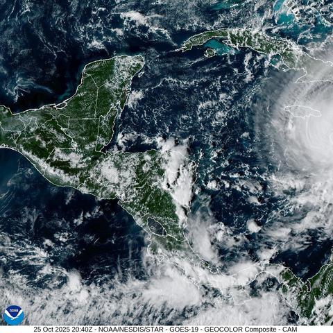 Imagen satelital que ilustra las condiciones atmosféricas sobre el territorio de América Central.