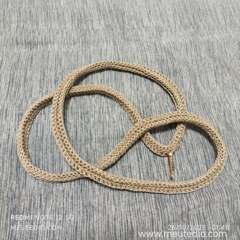 Alça (cordão, colar) de celular para pendurar no ombro/pescoço.