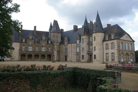 Château du Rocher à #Mézangers (#Mayenne) Construction XVe siècle, XVIIIe siècle. Château du Rocher (cad. E 328) : classement par arrêté du 13 août 1963.
Suite 👉 https://monumentum.fr/monument-historique/pa00109564/mezangers-chateau-du-rocher
#Patrimoine #MonumentHistorique
Photo CC-BY-SA 4.0 : MontdErve