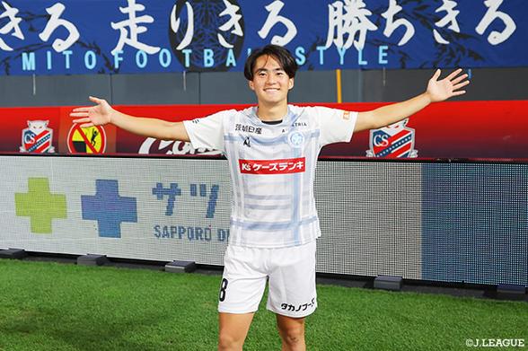 札幌に勝利した水戸は、勝点を64に伸ばし長崎をかわして順位表のトップに返り咲いた