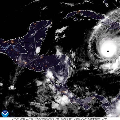Imagen satelital que ilustra las condiciones atmosféricas sobre el territorio de América Central.