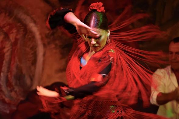 Una bailaora durante un espectáculo de flamenco en Sevilla, una de las ciudades españolas que más interés despierta entre los turistas finlandeses. (Andrea Pistolesi)