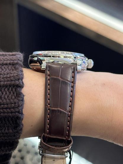 Showing the case thickness