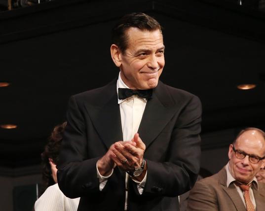 George Clooney, durante una representación de la obra 'Buenas noches y buena suerte', que se estrenó en abril en Broadway.