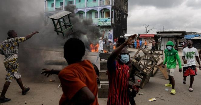 カメルーン、現職で世界最長老の92歳大統領が8選 | ロイター
