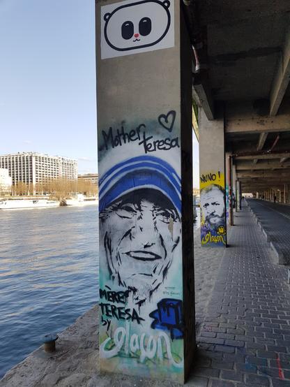 A portrait of Mother Teresa on a pillar right along the Seine river.