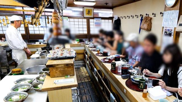 驚愕!天ぷらと鴨鍋が61年も売れ続ける大阪梅田ガード下の大衆メシ屋丨Japanese Street Food