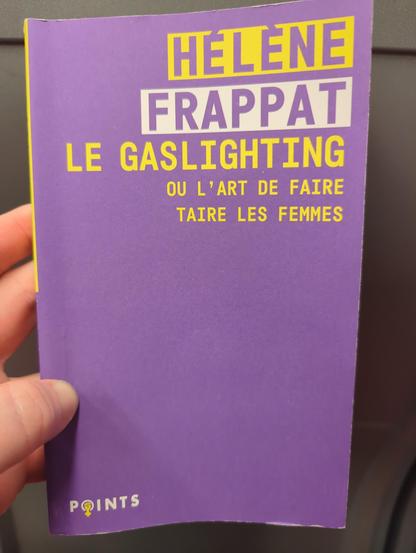Couverture du livre d'Hélène Frappat : Le gaslighting ou l'art de faire taire les femmes