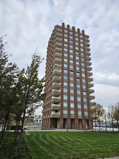 housing block with very high ground floor