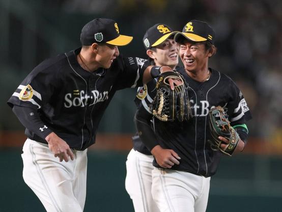 Imamiya's spectacular Game 3 catch may live on in SoftBank lore