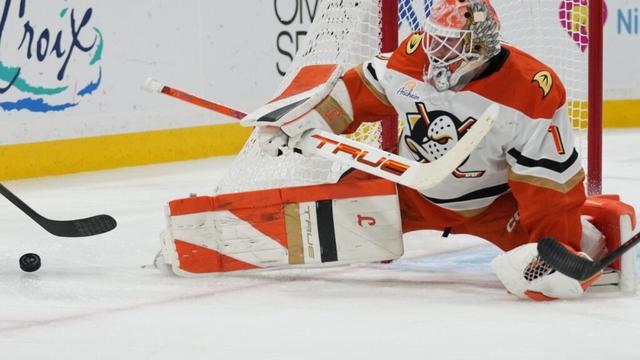 Ducks edge Panthers 3-2 in shootout as Quenneville returns to South Florida