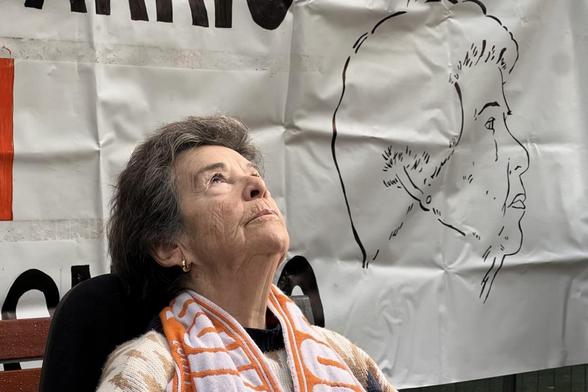 Maricarmen, esta mañana durante la rueda de prensa con el Sindicato de Inquilinas. (HÉCTOR JUANATEY)