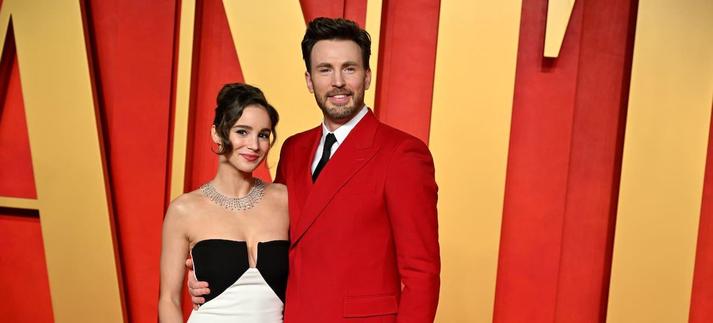 Alba Baptista y Chris Evans en la fiesta Vanity Fair de los Oscar 2024 / Lionel Hahn