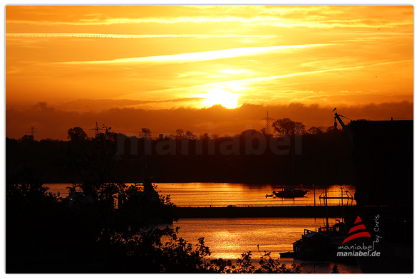 Sonnenaufgang über dem Hafen Heiligenhafen