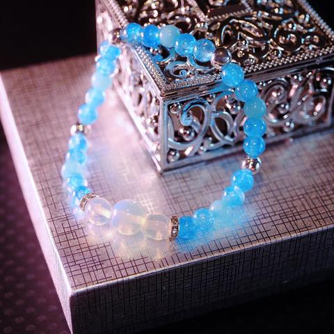 Bracelet fabriquĂ© Ă la main par lâartisane QuĂ©bĂ©cois de renommĂ©e Cindy Cinnamon et disponible Ă la BijouterieBrillance.com