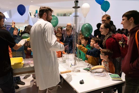 People at MPL are learning about the science of light with interactive experiments.