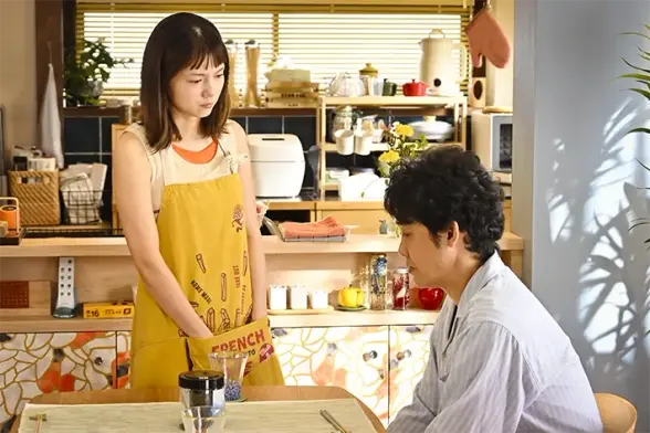 『ちょっとだけエスパー』に出演する大泉洋さんと宮﨑あおいさんが写る場面写真