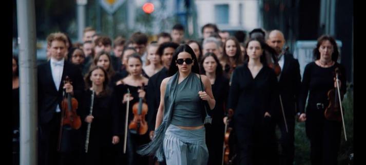 Plano número 11 del videoclip de 'Berghain'