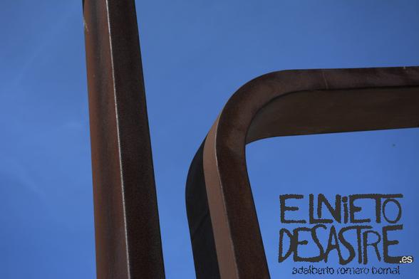 Unos hierros que parecen unos caminos