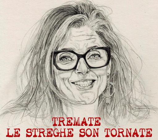 Nel disegno, un ritratto di Francesca Albanese sorridente.
Sotto, la frase: "Le streghe son tornate".