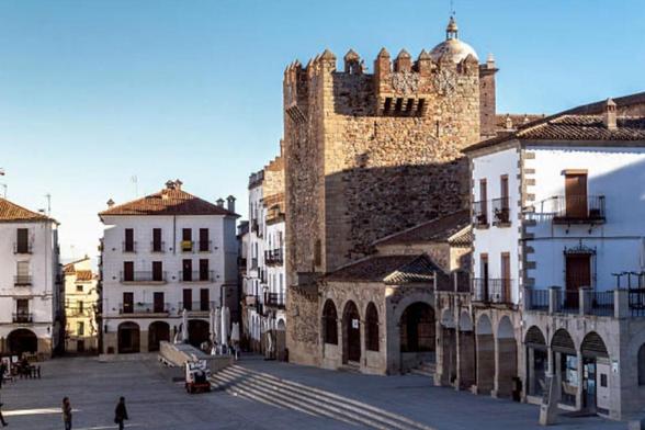 La Plaza Mayor de Cáceres, un tradicional punto de encuentro en la localidad (Getty Images)