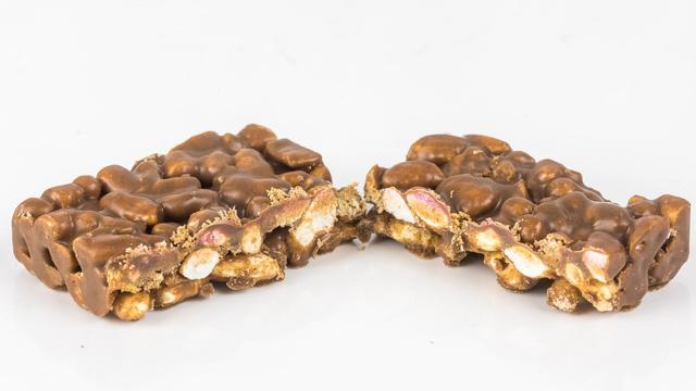 Ein Nippon in der Mitte geteilt und die beiden Hälften schräg zueinander hingelegt