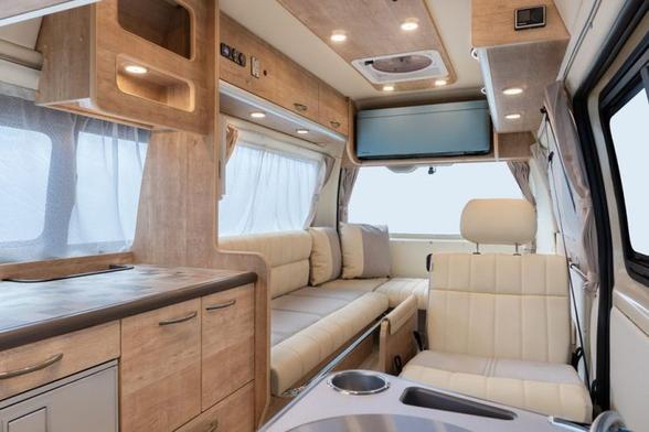 【Japan Mobility Show 2025】レクビィが災害ボランティア用とペット用のキャンピングカーを出展｜@DIME アットダイム