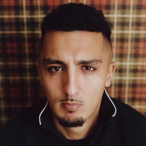 Morad posa para ICON en L'Hospitalet vestido de Moncler Collection.