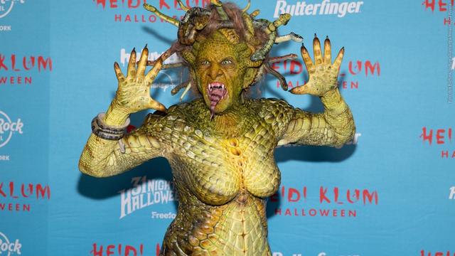 Heidi Klum verkleidet als Schlange auf ihrer Halloween-Party in New York. (Foto: dpa Bildfunk, picture alliance/dpa/Invision | CJ Rivera)