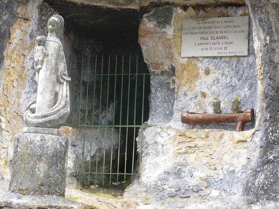 Aqueduc romain à #ValromeysurSéran (#Ain) Construction Antiquité. Aqueduc romain : classement par liste de 1840.
Suite 👉 https://monumentum.fr/monument-historique/pa00116602/valromey-sur-seran-aqueduc-romain
#Patrimoine #MonumentHistorique
Photo CC-BY-SA 4.0 : Peronnet