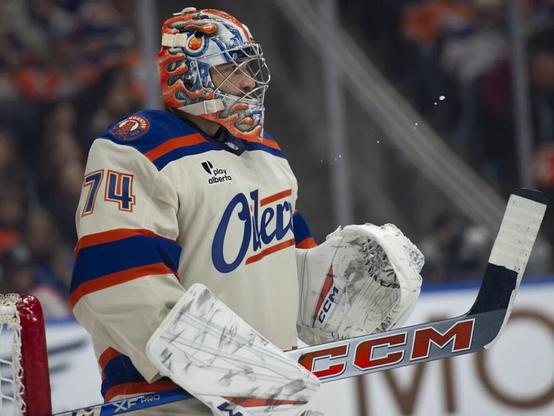 Blue Jays in Game 7 of World Series, but Edmonton Oilers are tuned out