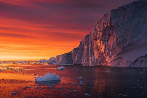 a very intense midnight sun in Greenland that lasted the entire night.