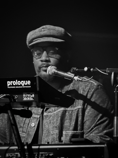 Jaron Marshall behind keyboards Doornroosje, Nijmegen, The Netherlands, November 1, 2025.