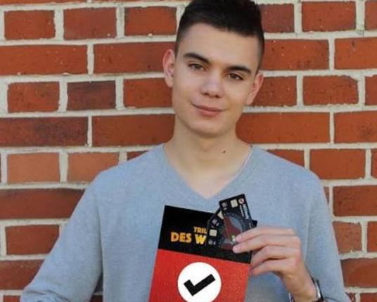 Rechter Influencer Niklas Lotz, aka NeverforgetNiki der sich ohne jede Ausbildung Journalist nennt.