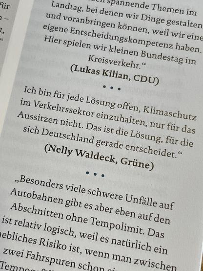 Man sieht ein Zitat von Nelly Waldeck: „Ich bin für jede Lösung offen, Klimaschutz im Verkehrssektor einzuhalten, nur für das Aussitzen nicht. Das ist die Lösung, für die sich Deutschland gerade entscheidet."