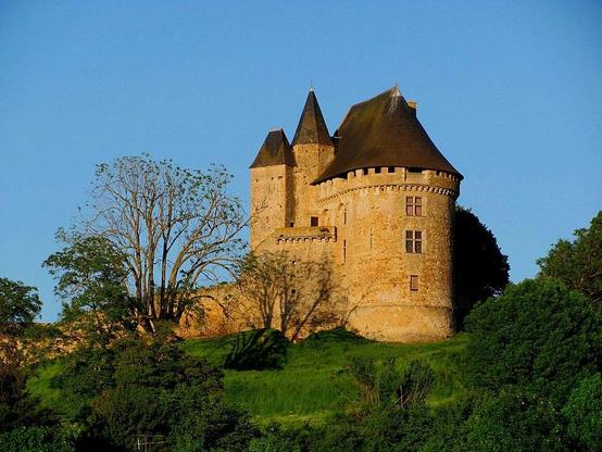 Château (donjon et ruines) à #BallonSaintMars (#Sarthe) Construction XVe siècle, XVIe siècle. Château (donjon et ruines) : classement par arrêté du 9 février 1923.
Suite 👉 https://monumentum.fr/monument-historique/pa00109676/ballon-saint-mars-chateau-donjon-et-ruines
#Patrimoine #MonumentHistorique
Photo CC-BY-SA 4.0 : Mv287